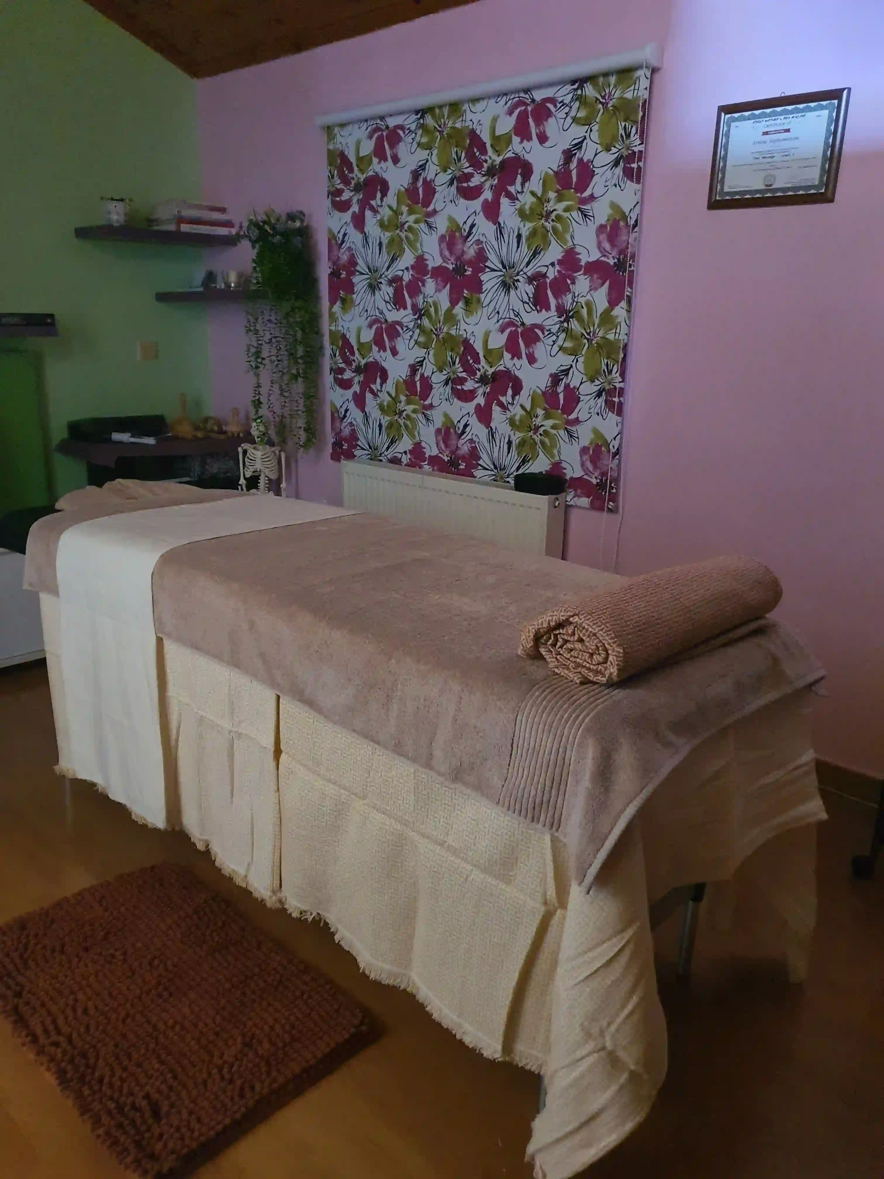 Armianto Health & Care treatment room - massage table with certificate on wall